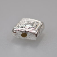 Cube with Spiral Pattern  8 x 8mm / 10 pieces / silver