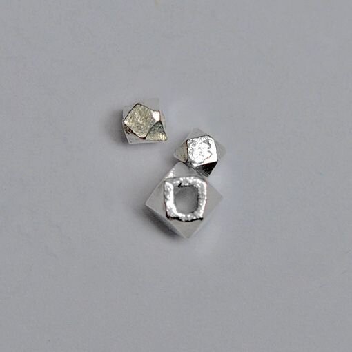 Octahedron Bead 4,0mm / 5g / approx. 11 pieces / silver